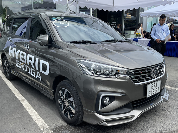 Suzuki Ertiga Hybrid ra mắt khách hàng Việt, giá bán từ 539 triệu đồng - 6