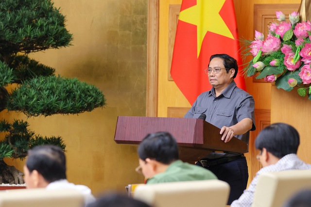 Thủ tướng Phạm Minh Chính yêu cầu khắc phục nhanh chóng hậu quả do bão số 4 gây ra. Ảnh: VGP/Nhật Bắc