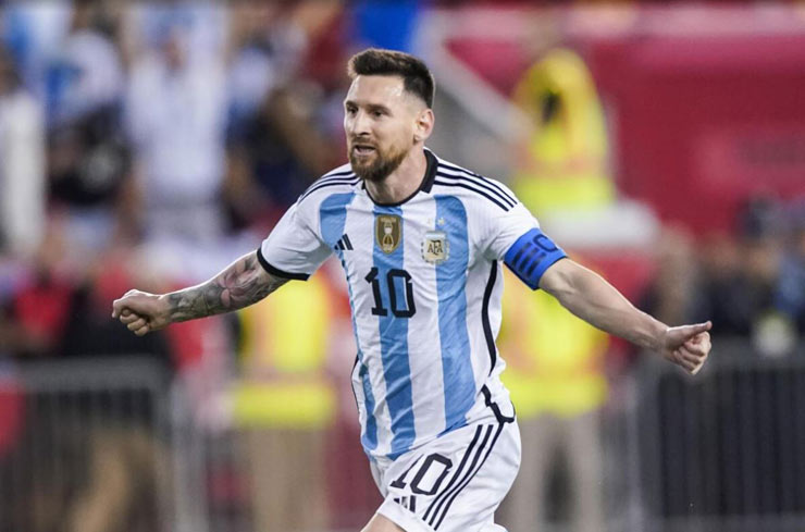 Messi lập cú đúp siêu phẩm cuối trận