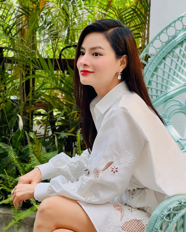 Tái xuất showbiz Việt sau nhiều năm dành thời gian cho gia đình con cái, Vũ Thu Phương được khen ngợi khi đảm nhận vai trò giám khảo của The Face.
