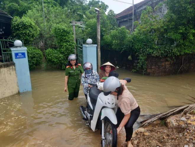 Mưa lũ khiến hơn 7.300 nhà dân bị ngập, 2 người chết, 1 người mất tích - 7