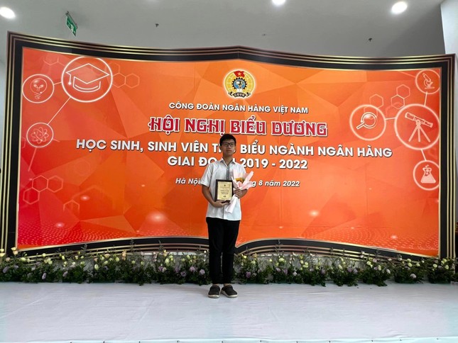 Minh Hiếu "ẵm" không ít giải thưởng lớn nhỏ trong học tập.