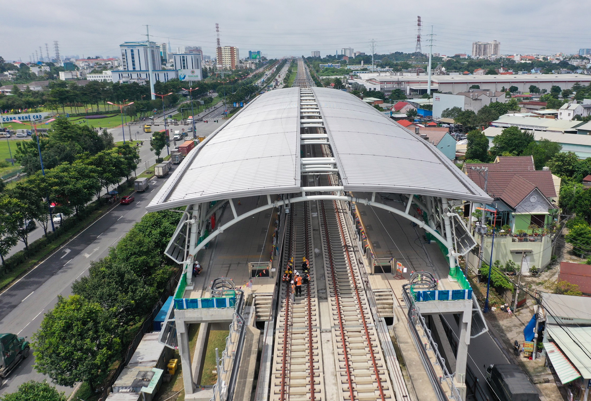 Hình ảnh mới nhất về ga trên cao tuyến metro số 1 đạt 99% tiến độ - 9