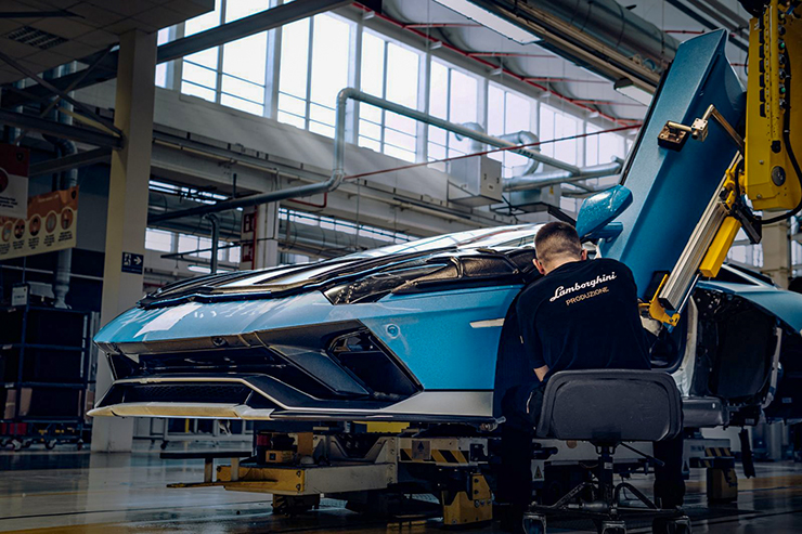Lamborghini Aventador cuối cùng xuất xưởng, chờ đón siêu xe mới thay thế - 4