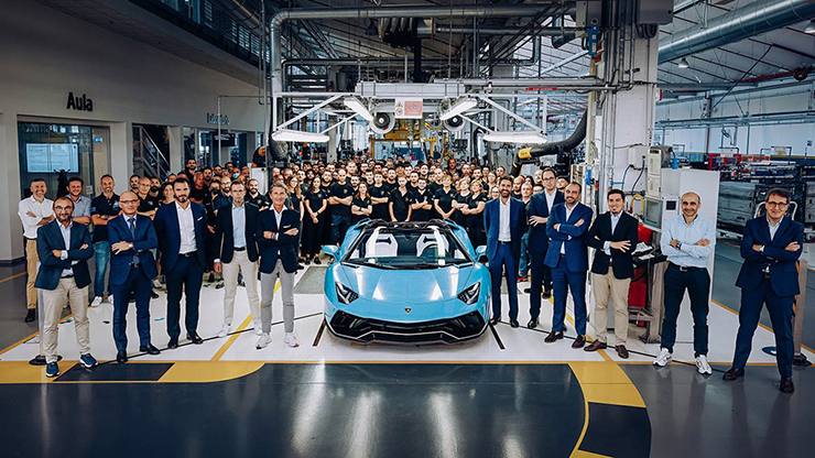 Lamborghini Aventador cuối cùng xuất xưởng, chờ đón siêu xe mới thay thế - 3