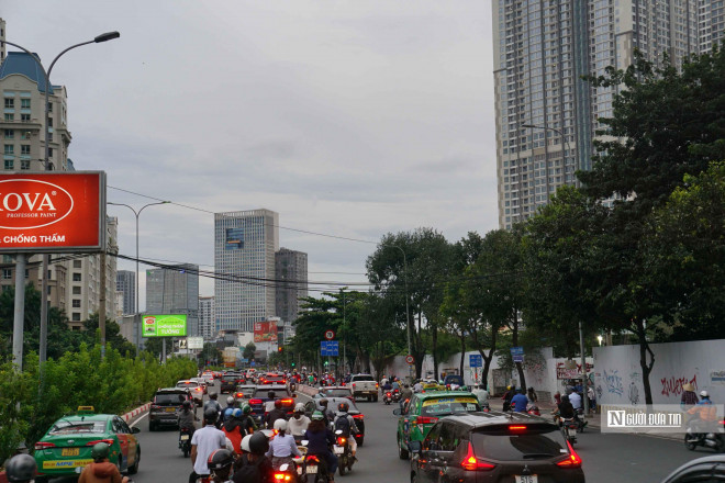 Hàng chục cao ốc “bao vây” tuyến đường Nguyễn Hữu Cảnh - 10