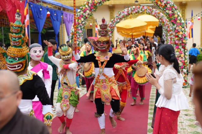 Lễ mừng tại Chùa Ratanaransĩ nhân ngày công bố quyết định quyết định bổ nhiệm trụ trì mới.