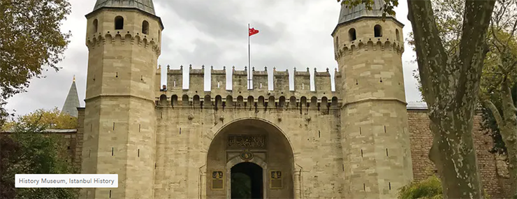 Bảo tàng Cung điện Topkapi, Istanbul, Thổ Nhĩ Kỳ: Đây là một trong những bảo tàng giàu có nhất thế giới và là điểm thu hút khách du lịch được ghé thăm nhiều nhất của Istanbul. Cung điện phương Đông huy hoàng nằm trong số những tuyệt tác kiến ​​trúc đẹp nhất thế giới và từng là nơi ở của các quốc vương Ottoman.
