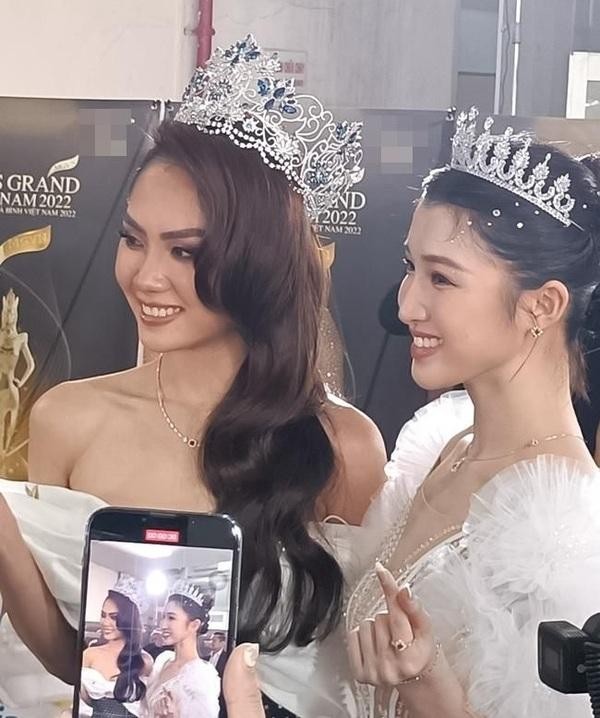 Á hậu Phương Nhi qua ống kính cam thường: Da trắng bật tông, đẹp hơn ảnh qua chỉnh sửa - 4