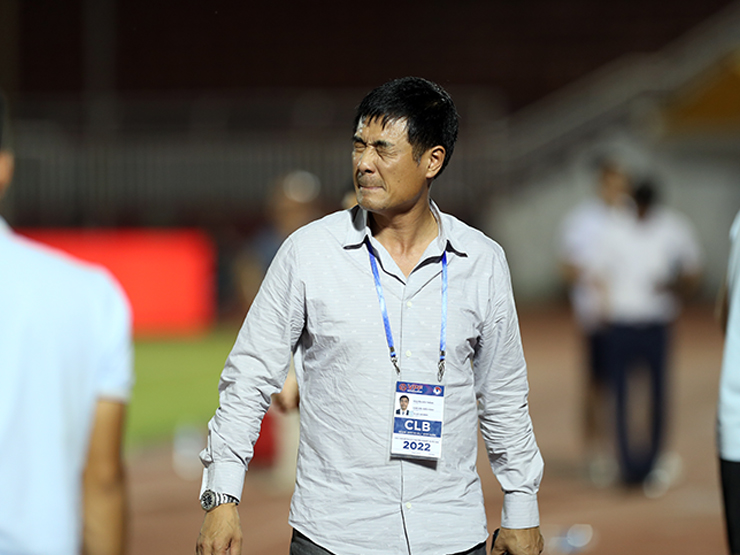 Dàn huyền thoại bóng đá Việt Nam đấu trí đầy cảm xúc ở ”chung kết ngược” V-League
