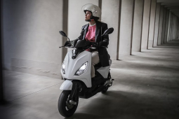 Piaggio 1 2023 trình làng - xe máy điện hiện đại dành cho Gen Z