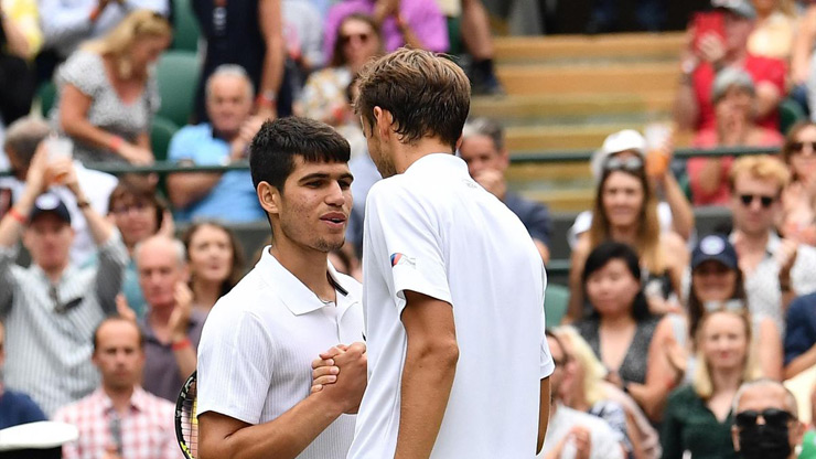 Carlos Alcaraz được Daniil Medvedev "đưa lên mây xanh" trước thềm Wimbledon&nbsp;