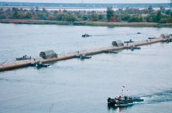 Ukraine lập cầu phao nhắm tới Kherson, Nga ra đòn bất ngờ phía bờ Đông Dnieper - 1
