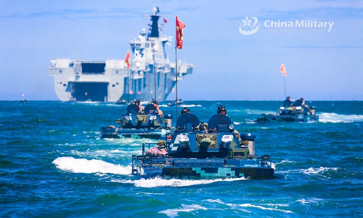 Tàu đổ bộ tấn công Type 075 Trung Quốc lần đầu vượt chuỗi đảo thứ nhất ở phía nam Nhật Bản - 1
