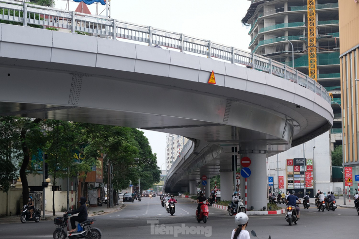 Nút giao thông Chùa Bộc - Phạm Ngọc Thạch sáng đầu tuần sau khi thông xe - 2