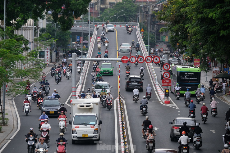 Nút giao thông Chùa Bộc - Phạm Ngọc Thạch sáng đầu tuần sau khi thông xe - 8