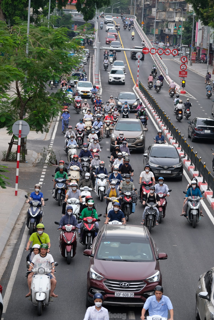 Nút giao thông Chùa Bộc - Phạm Ngọc Thạch sáng đầu tuần sau khi thông xe - 9