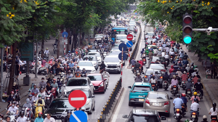 Nút giao thông Chùa Bộc - Phạm Ngọc Thạch sáng đầu tuần sau khi thông xe - 11