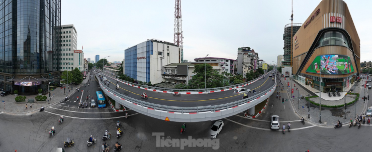Nút giao thông Chùa Bộc - Phạm Ngọc Thạch sáng đầu tuần sau khi thông xe - 12