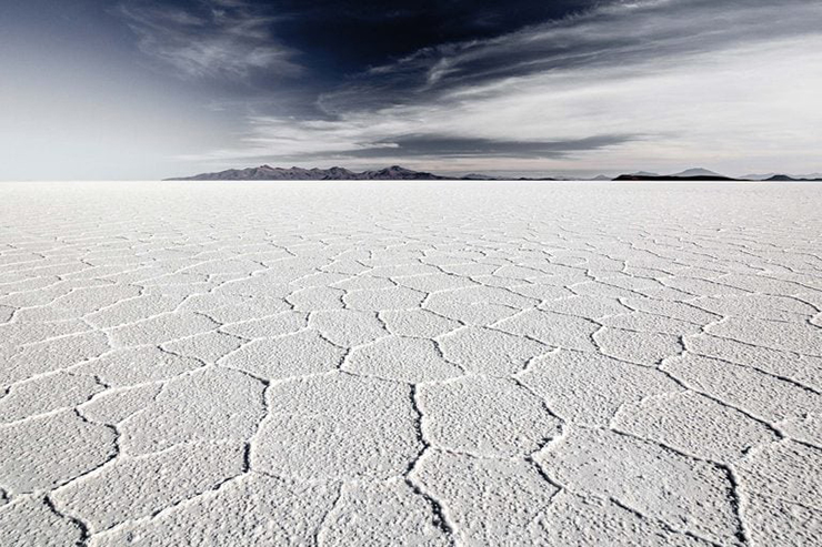 Cánh đồng muối: Có một số bãi muối đẹp và nổi tiếng ở Bolivia và Utah. Theo New York Times, các bãi muối tạo thành&nbsp;nhờ sự bốc hơi của nước, nồng độ và kết tủa của muối cùng các khoáng chất khác hòa tan trong đó.&nbsp;
