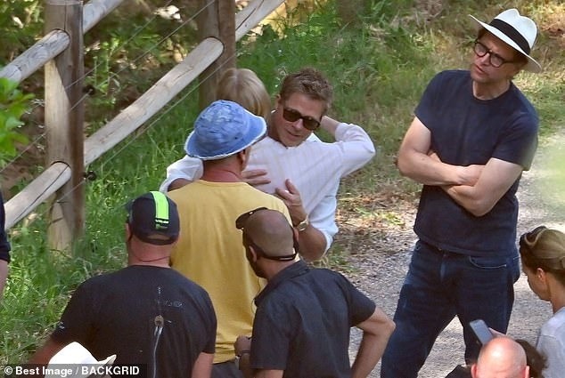 Brad Pitt gây sốt với ngoại hình như trẻ lại 20 tuổi - 10