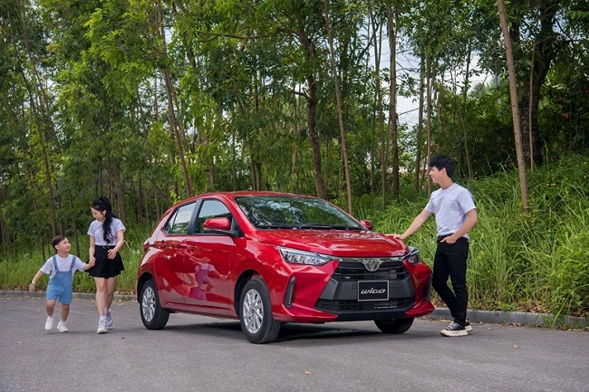 Hyundai và Toyota đều có dòng xe giá chỉ 360 triệu đồng là Hyundai Grand i10 và Toyota Wigo.
