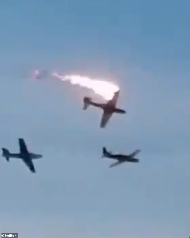 Video: Khoảnh khắc hai máy bay quân sự Colombia va chạm tóe lửa, một phi công thiệt mạng - 1