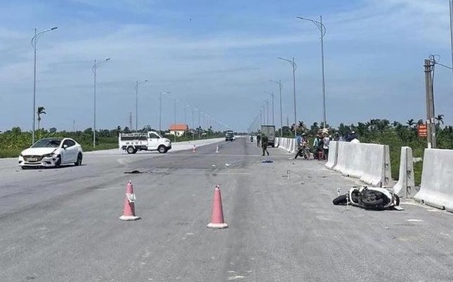 Vụ tai nạn khiến ca nương Tú Thanh tử vong: Dựng rào chắn cấm xe vào đường ven biển - 2