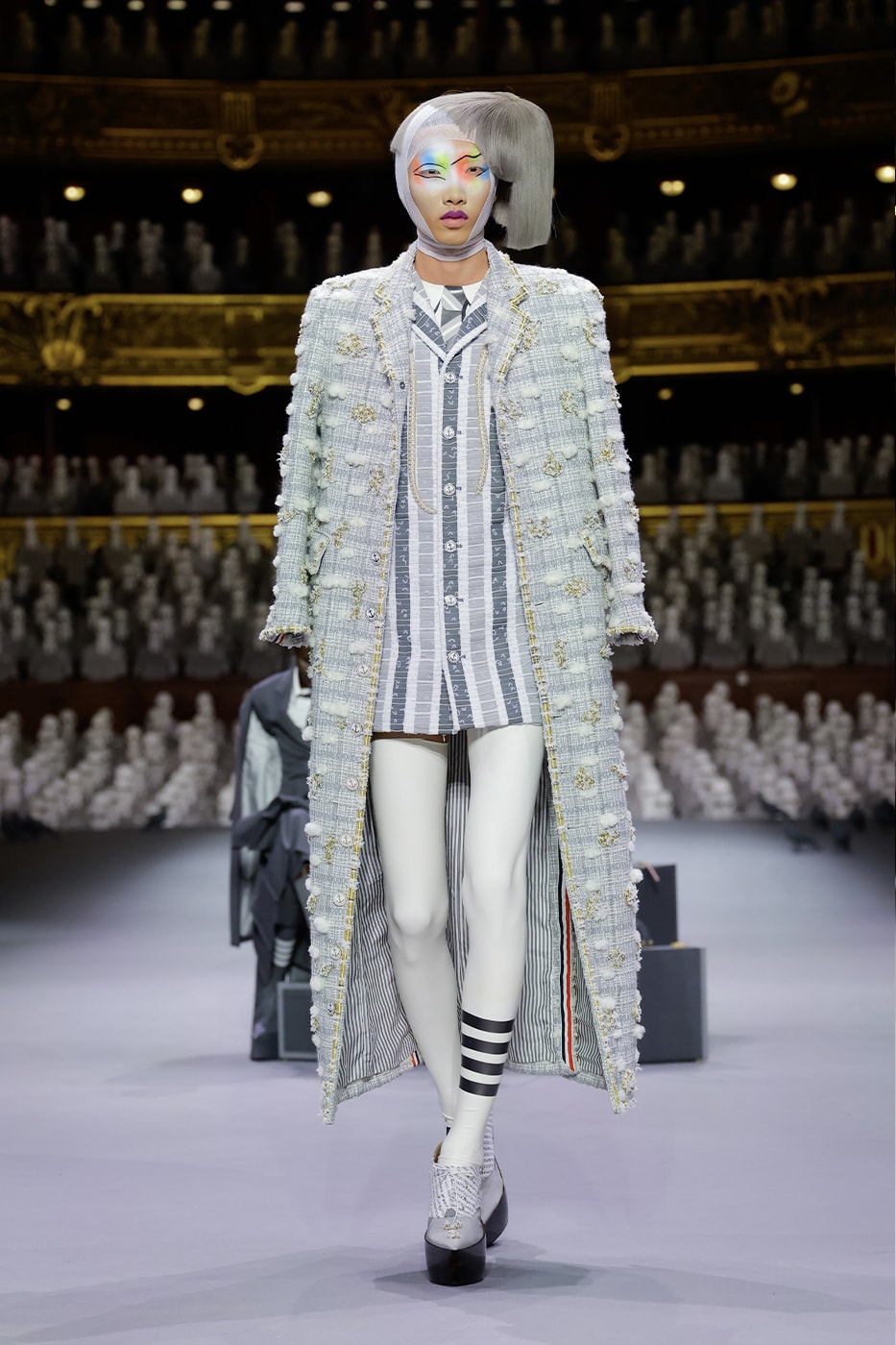 Haute Couture FW23 của Thom Browne mang đến sân khấu một bảng màu xám - 8