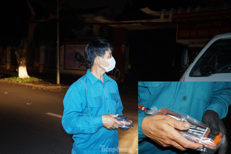 Trắng đêm diệt sâu, cứu cây hoa sữa ở thành phố Buôn Ma Thuột - 7