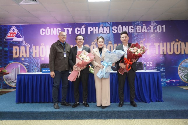 Ca sĩ Khánh Phương hé lộ về vợ đại gia trong giải trình cáo buộc mua cổ phiếu 'chui' - 1