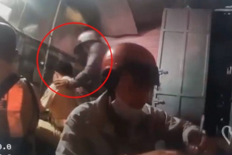 Tin tức 24h qua: Vi phạm nồng độ cồn, người đàn ông xin đi vệ sinh rồi bất ngờ tấn công CSGT bằng dao