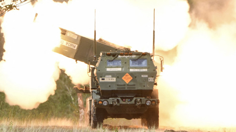 Hệ thống pháo cơ động HIMARS do Mỹ sản xuất (ảnh: RT)