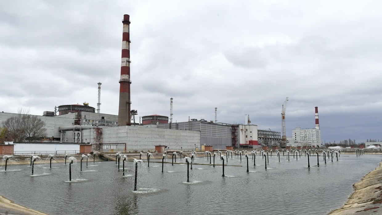 Nga và Ukraine cùng cảnh báo nguy cơ nhà máy điện hạt nhân Zaporizhzhia bị tấn công - 1