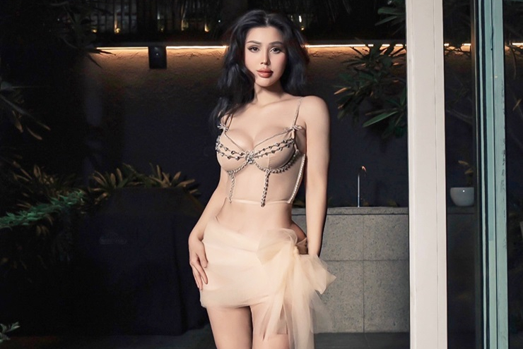 "Hot girl đình đám nhất nhì Sài thành một thời" đẹp phơi phới nhờ "chỉ uống không nhai"