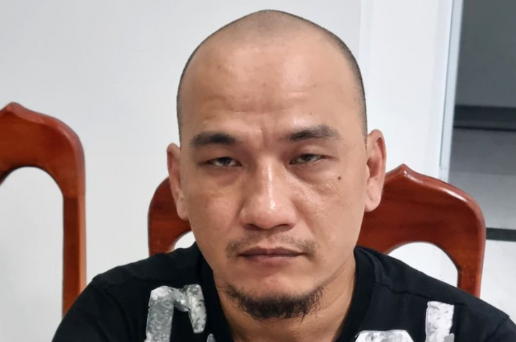 Huỳnh Văn Long bị bắt về tội thu thập, tàng trữ, mua bán công khai hóa trái phép thông tin về tài khoản ngân hàng. Ảnh: CATH