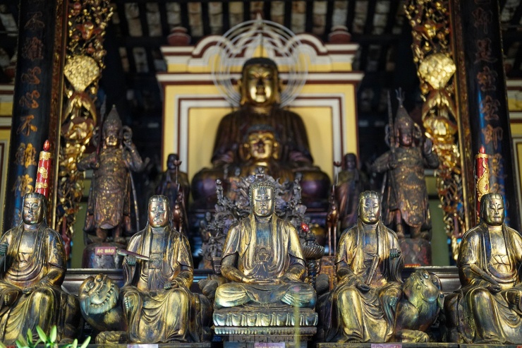 Độc đáo các pho tượng dát vàng trong ngôi chùa gần 300 tuổi ở TPHCM - 10