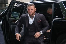 ”Gã điên” McGregor bị tố cáo ”làm điều xấu xa” với một cô gái