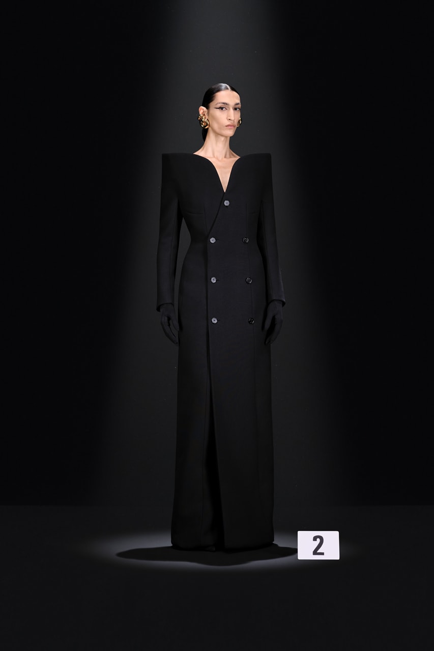 BST đẹp lộng lẫy của Balenciaga Couture vinh danh nghề thủ công - 2