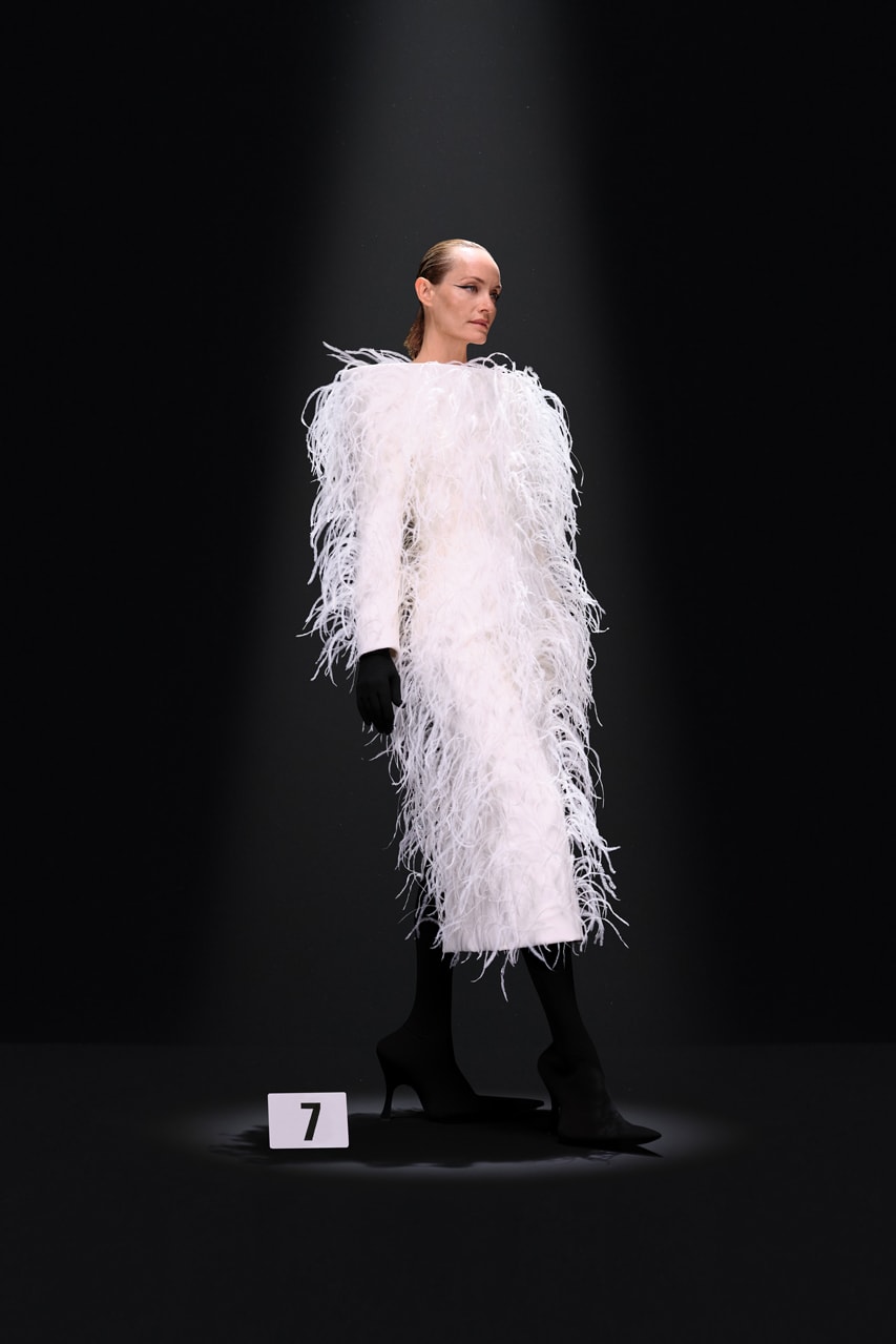 BST đẹp lộng lẫy của Balenciaga Couture vinh danh nghề thủ công - 7