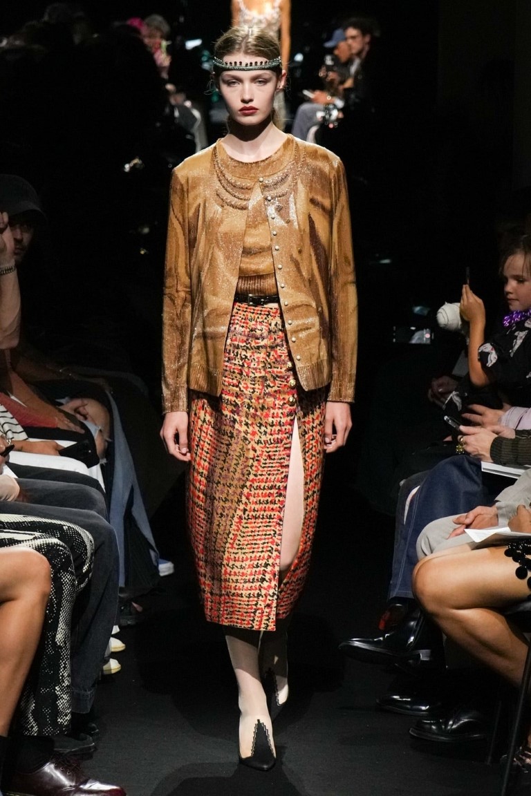 Jean Paul Gaultier Couture Fall 2023 tôn vinh chiếc áo ngực hình nón kinh điển - 10