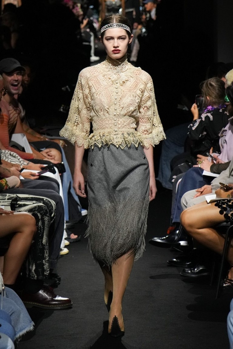 Jean Paul Gaultier Couture Fall 2023 tôn vinh chiếc áo ngực hình nón kinh điển - 6