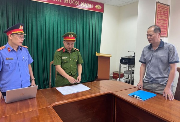 Bắt 2 phó giám đốc trung tâm đăng kiểm tại Quảng Bình về hành vi nhận hối lộ - 1