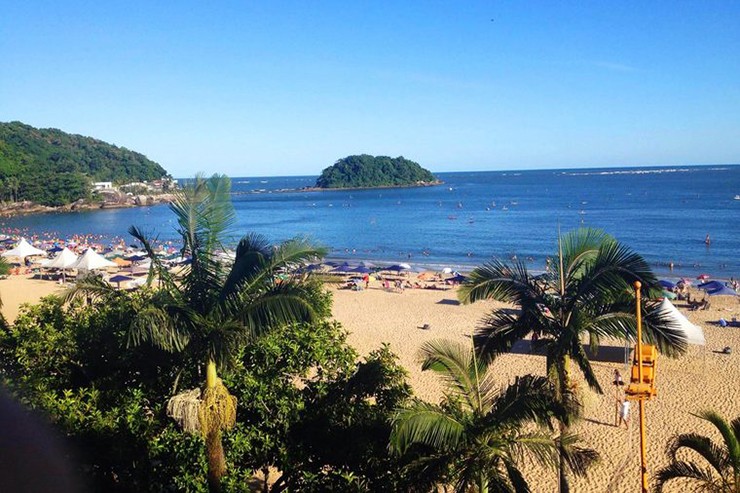 Matinhos, Brazil: Dựa trên mức tăng đặt phòng tại Matinhos, có vẻ như du khách đang rất chú ý tới điểm đến này. Mọi người đổ xô đến đây để tận hưởng những bãi biển đẹp như tranh vẽ và các hoạt động giải trí tuyệt vời. Họ sẽ có hàng giờ vui vẻ tại công viên Aguas Claras, một công viên nước rộng lớn với cầu trượt và vô số trò chơi khác.
