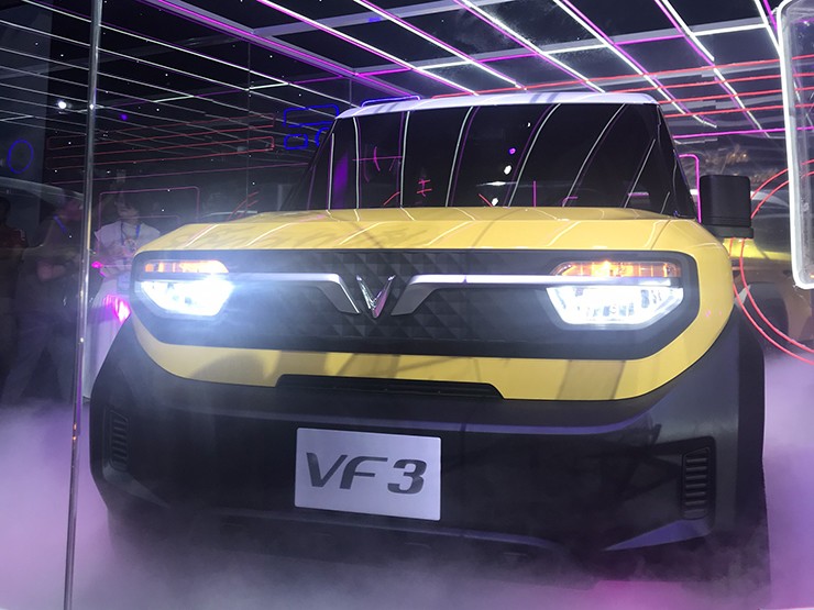 Ảnh thực tế xe VinFast VF 3 đang được trưng bày tại Hà Nội - 4