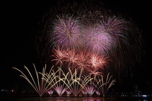 Sông Hàn bùng nổ ánh sáng, âm thanh trong đại tiệc đêm chung kết pháo hoa - 11