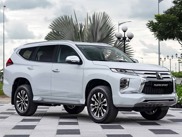 Mitsubishi Pajero Sport có ưu đãi khủng lên đến 220 triệu đồng trong tháng này - 1