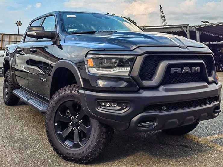 RAM 1500 Rebel đầu tiên bất ngờ xuất hiện tại Việt Nam trước ngày ra mắt - 1