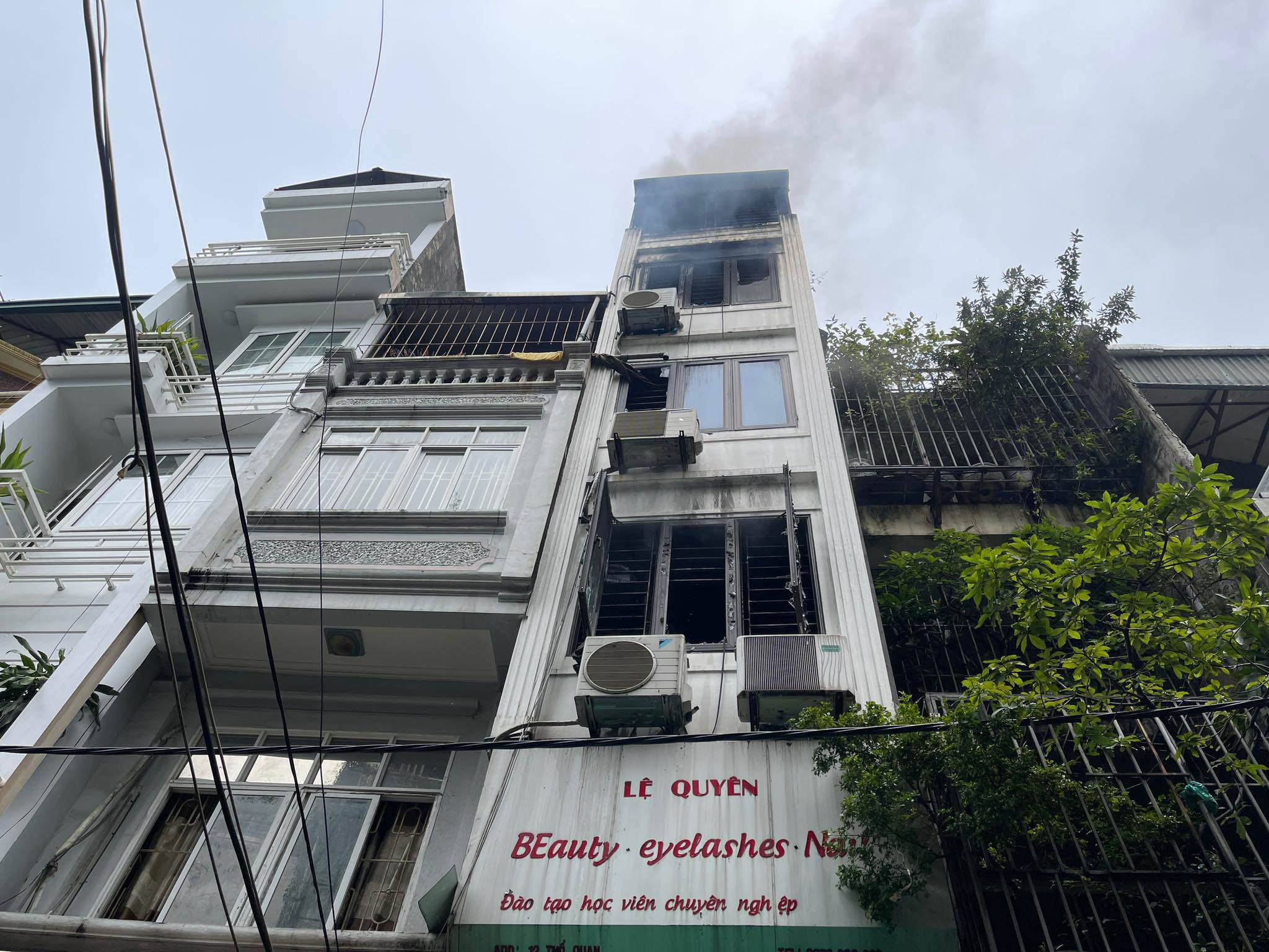 Vụ cháy 3 người tử vong ở Hà Nội: Nhiều cảnh sát bị thương trong lúc dập lửa - 1