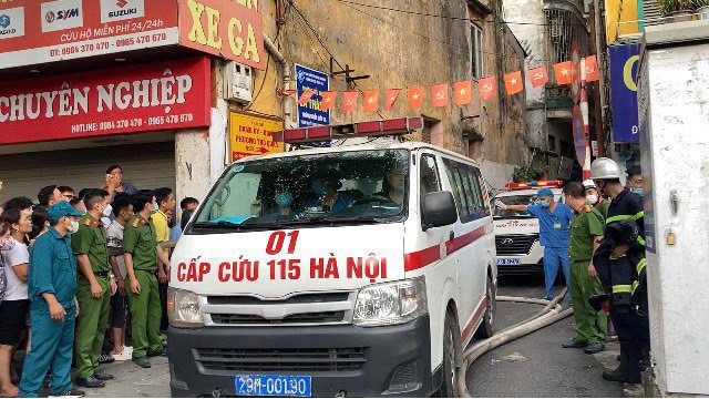 Vụ cháy 3 người tử vong ở Hà Nội: Nhiều cảnh sát bị thương trong lúc dập lửa - 5